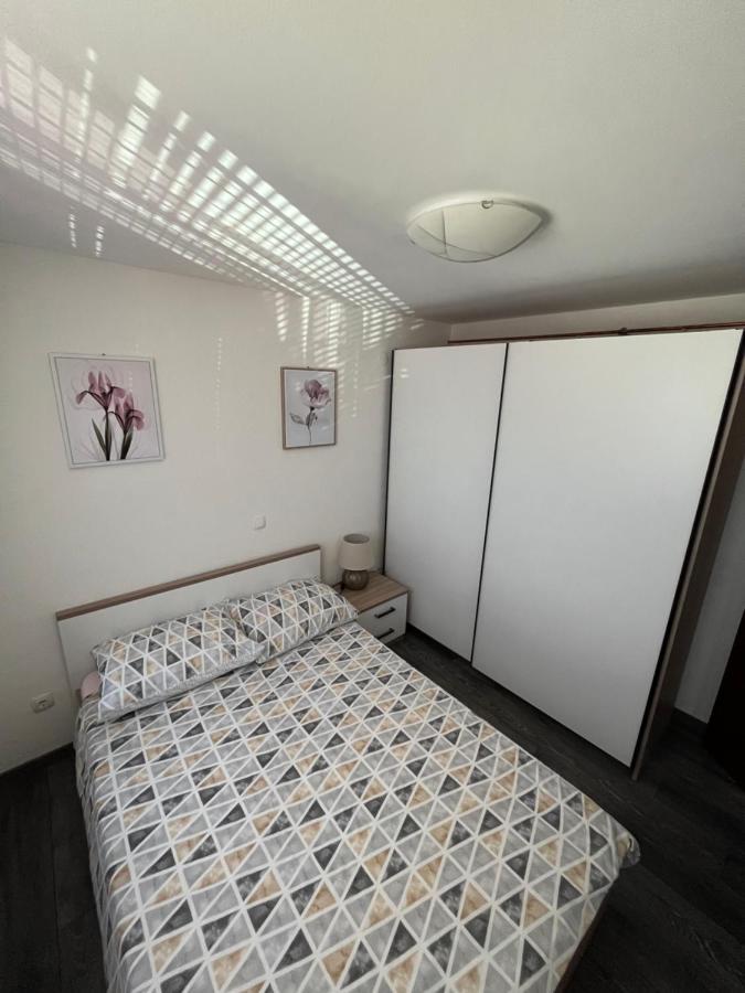 Room In Otocac Helena Exterior foto